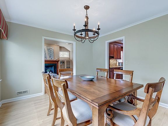 5th image of 18 Birchwood Dr