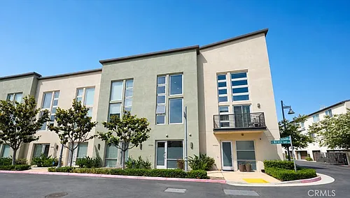 1508 W Artesia Sq #B Photo 1