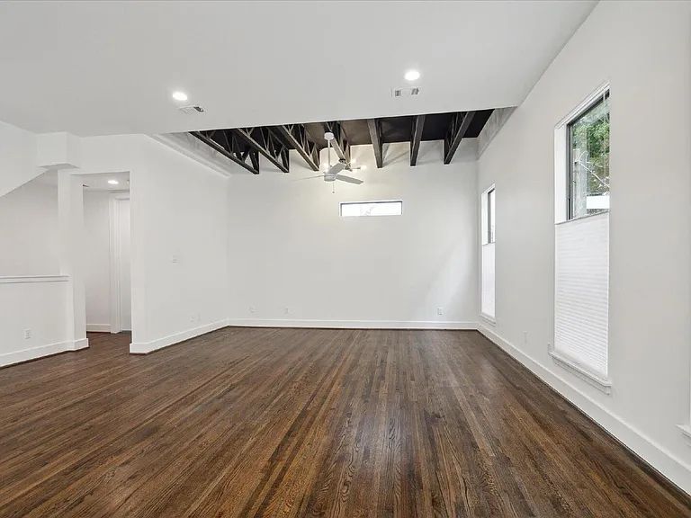 1105 W 21st St #B — Photo 4