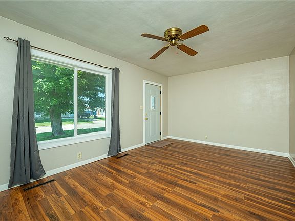 2nd image of 1014 S 11th Ave