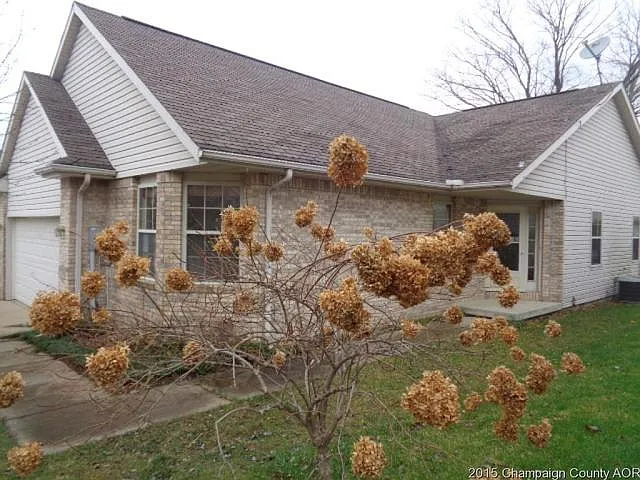 1216 E Windwood Ln photo 1