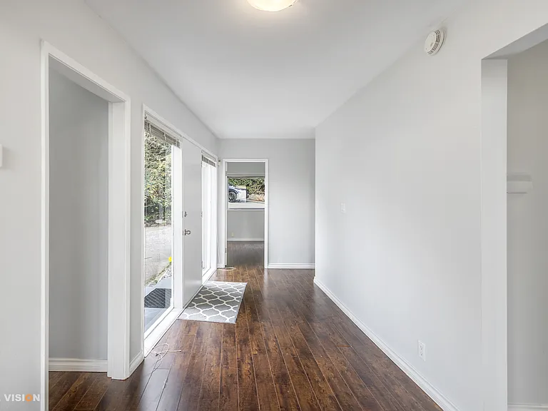 915 Eyremount Dr — Photo 6