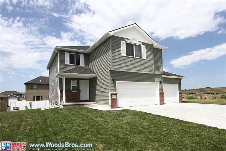1st image of 1025 Oakview Dr