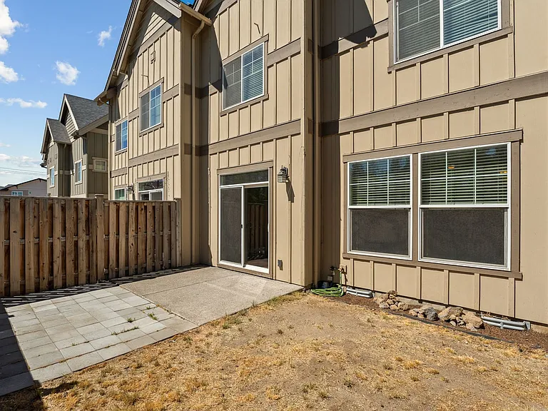 1064 SE Leonel Ln — Photo 43