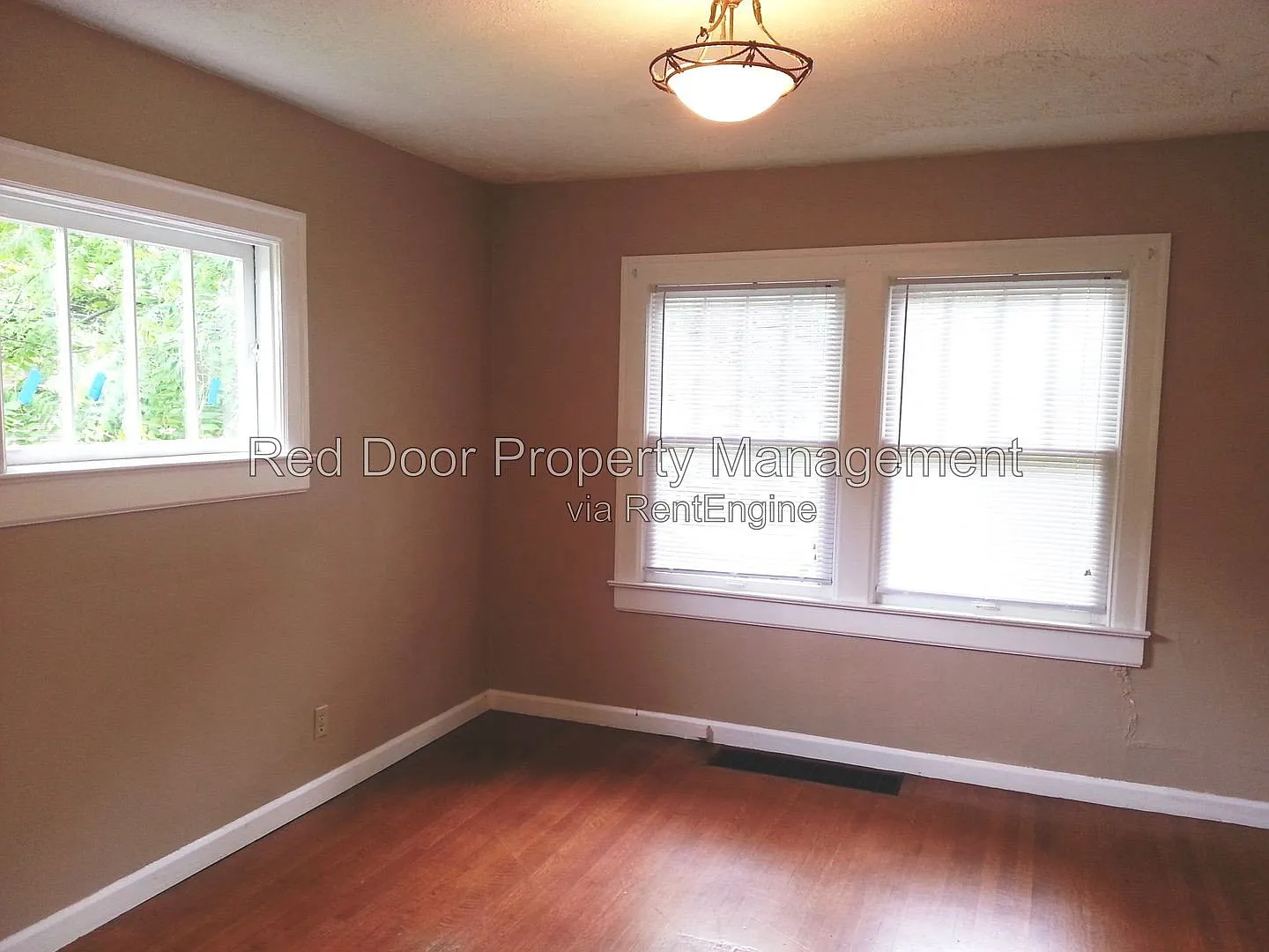 3 bed, 1.0 bath, 1800 sqft, $1,895 — Photo 3