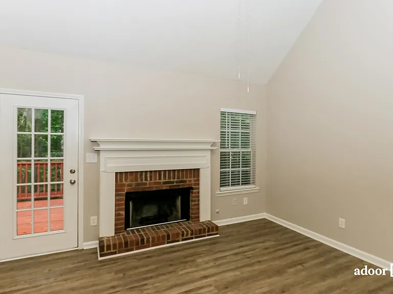 246 Pebble Creek Dr — Photo 4
