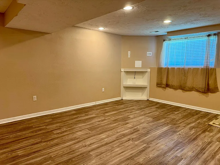 18410 Charity Dr — Photo 15