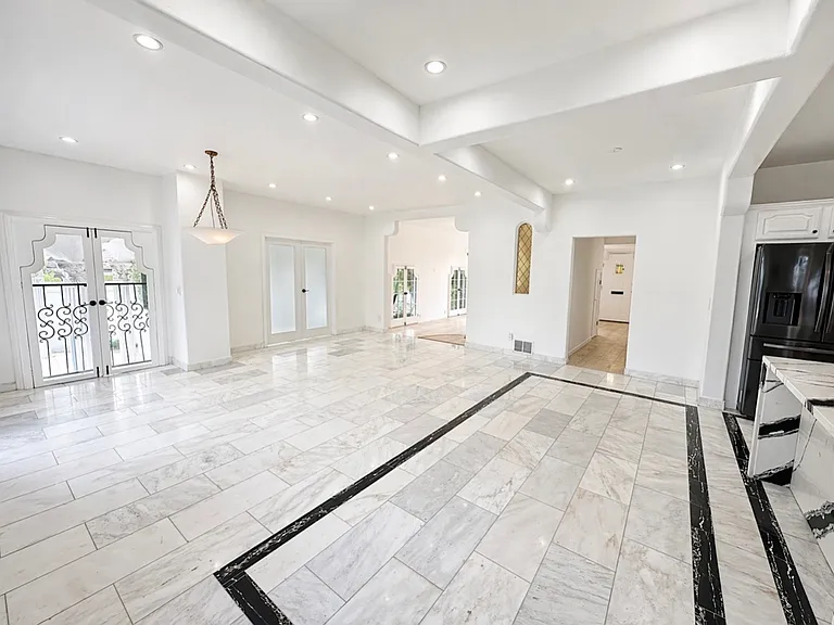 710 Adelaide Pl — Photo 7