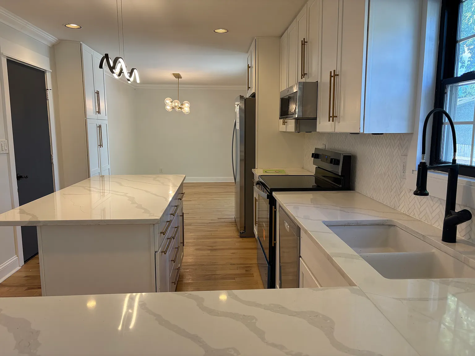 3 bed, 1408 sqft, $2,550 — Photo 1
