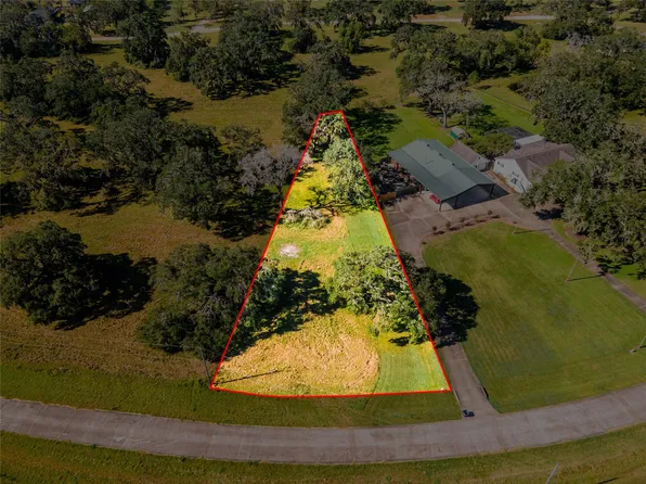 718 Rancho Chico Ct, Angleton, TX 77515
