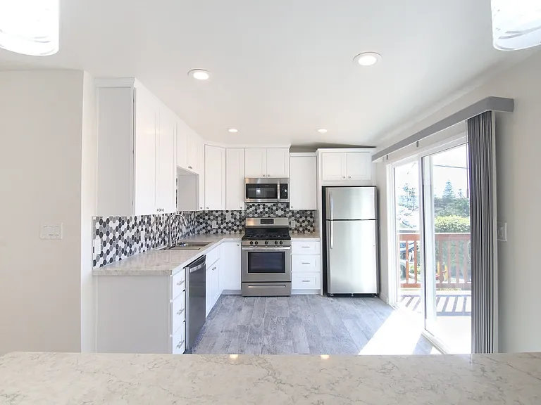 220 2nd St — Photo 4