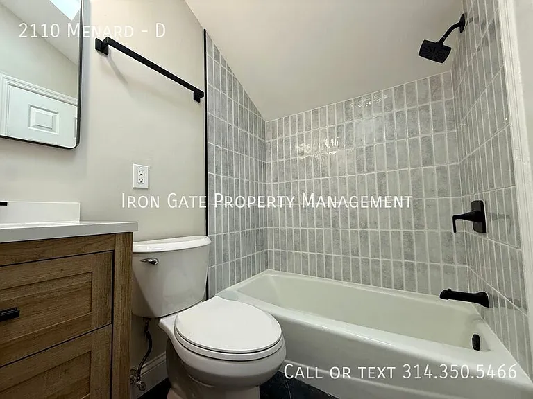 2110 Menard St #D — Photo 13
