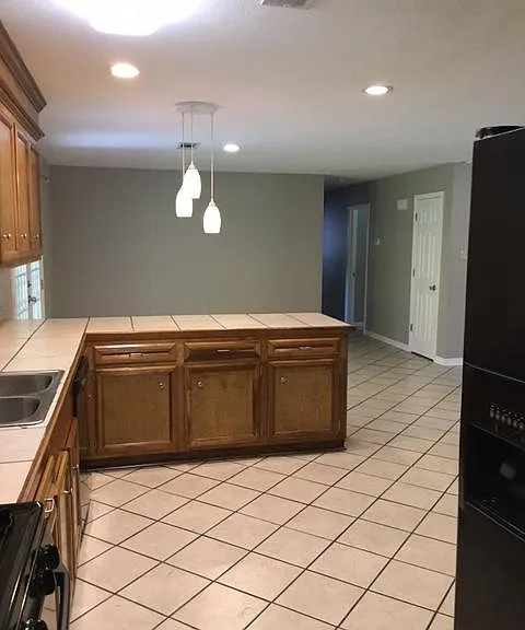 2395 Napoleon Ave — Photo 2