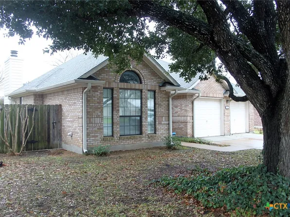 903 San Jacinto St, Lockhart, TX 78644