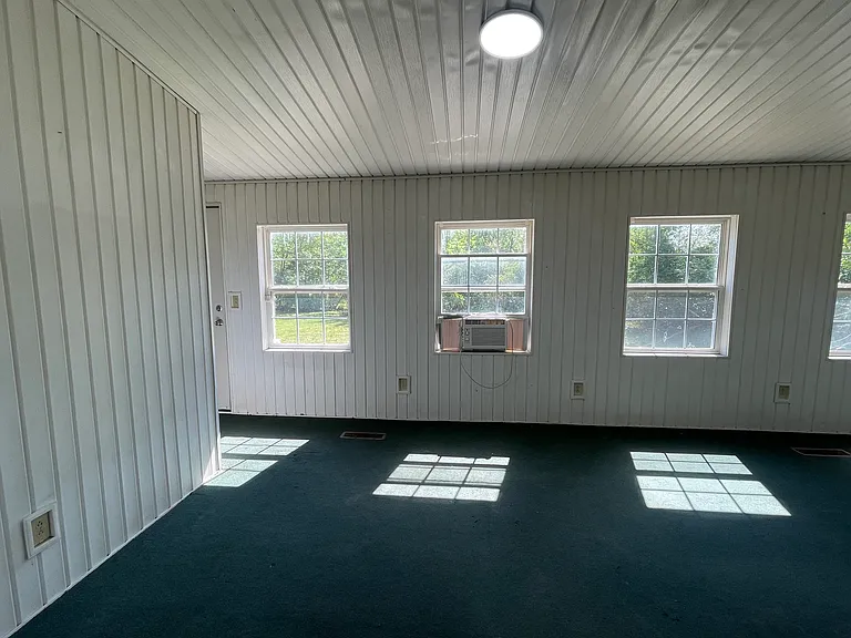 556 Victor Ave — Photo 17