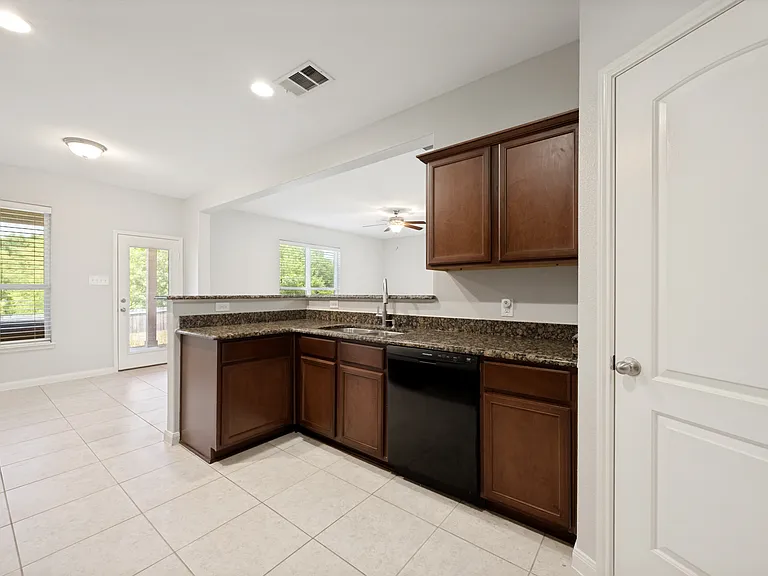 1608 Persimmon Dr — Photo 12
