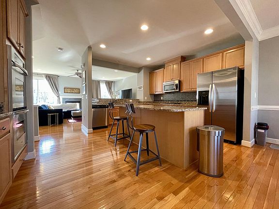 5th image of 118 Anthem Ave #1