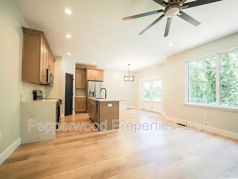 933 Ansel St — Photo 2