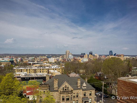 4th image of 505 Cherry St SE APT 211