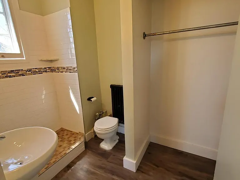 255 NE Randolph Ave #5 — Photo 5
