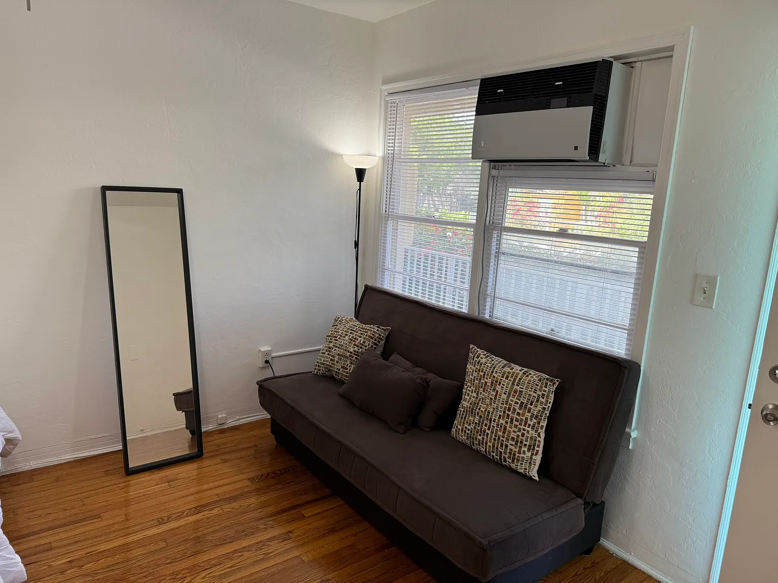 Studio, 450 sqft, $1,850 — Photo 4