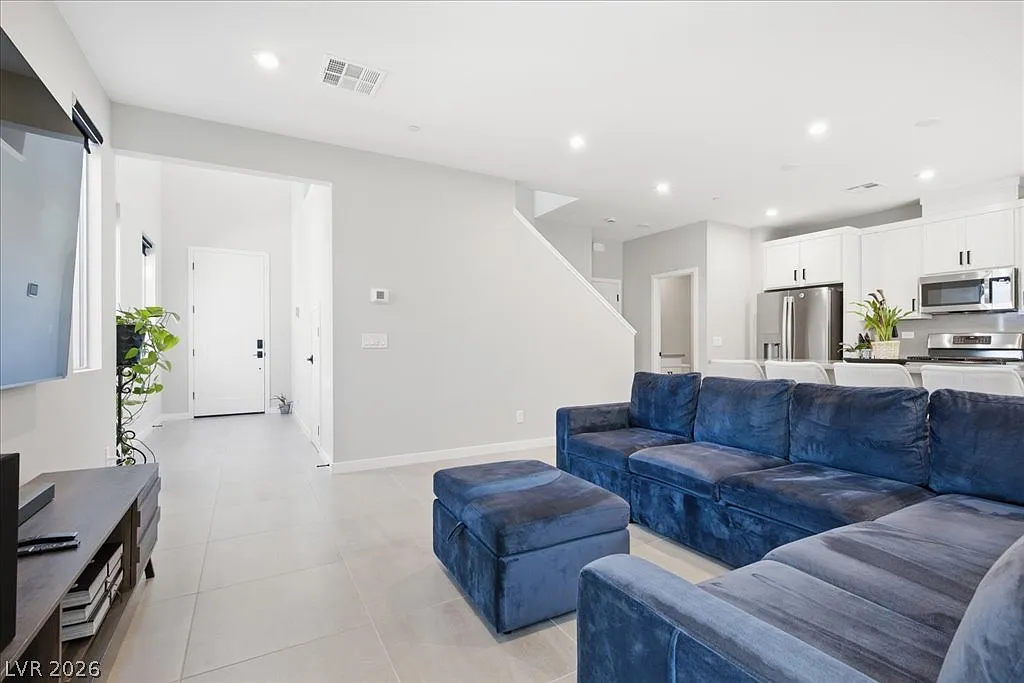 3 bed, 2.5 bath, 1677 sqft, $3,000 — Photo 4