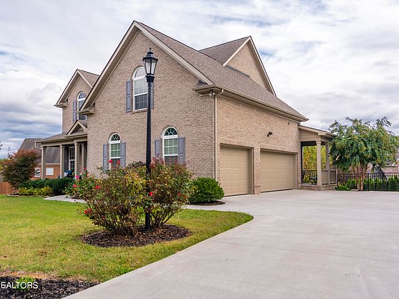 2nd image of 5715 Enchanted Ln
