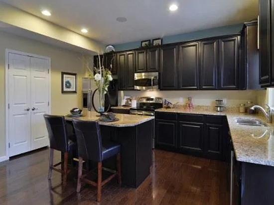 400 Hardy Ln photo 1