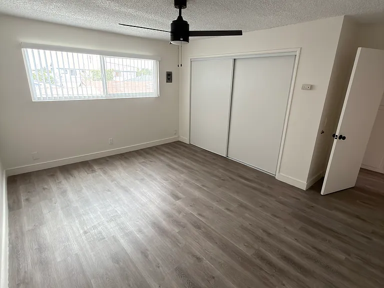6136 Woodlawn Ave #F — Photo 10