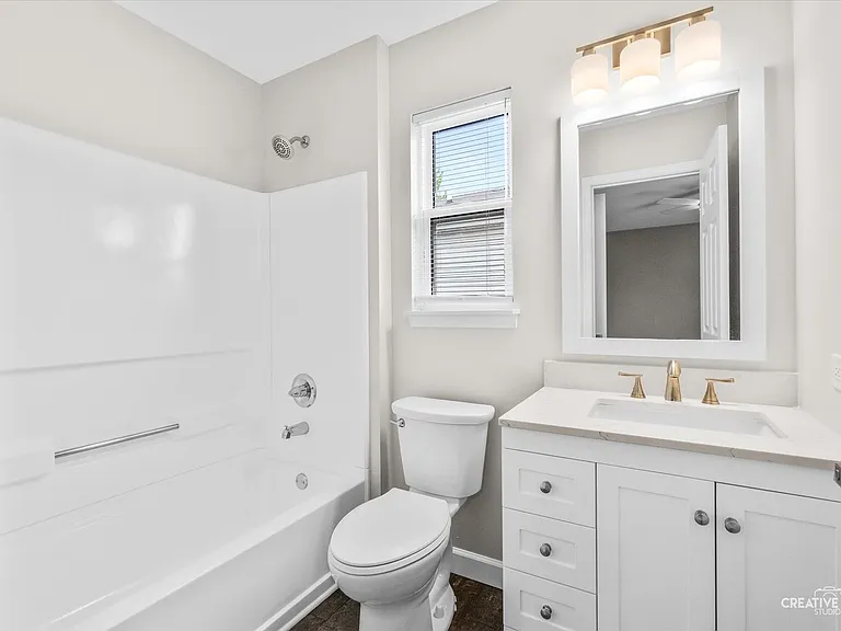 2225 Carpenter Ave — Photo 11