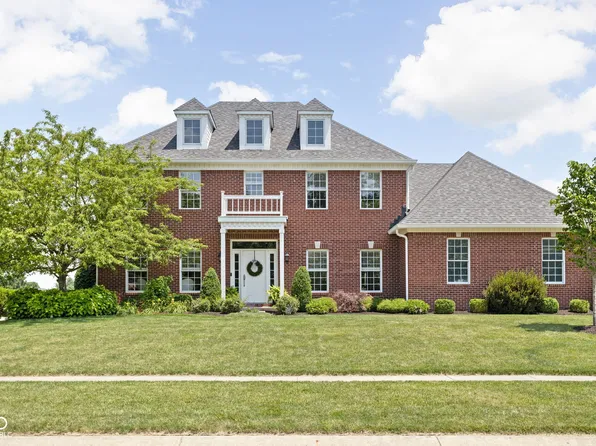4415 Summer Dr, Zionsville, IN 46077