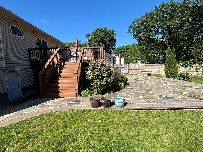 Morewood Dr — Photo 21