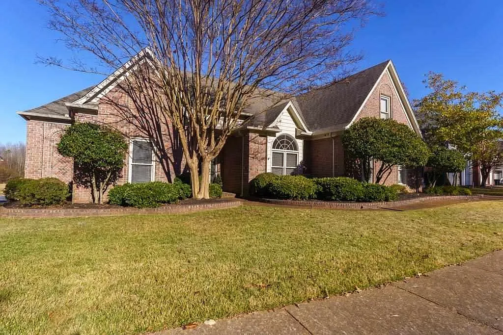 4 bed, 3.0 bath, 2497 sqft, $2,650 — Photo 2