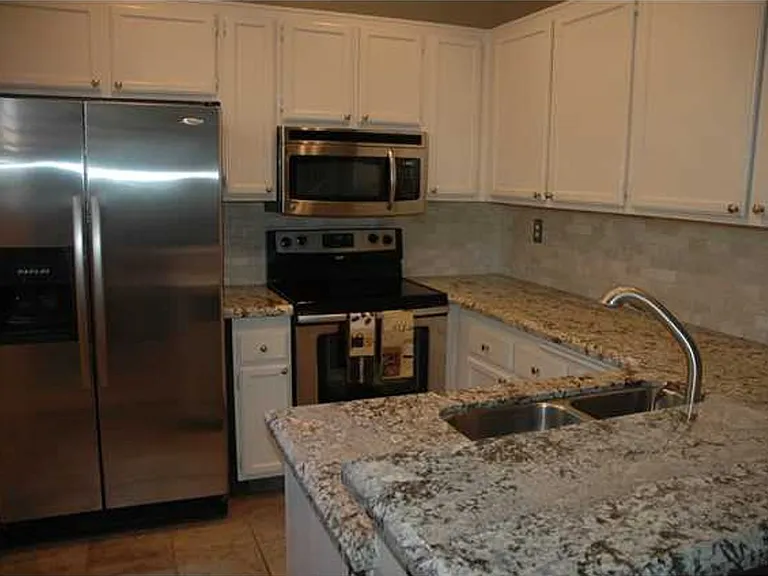 7205 Calabria Ct #7 — Photo 8