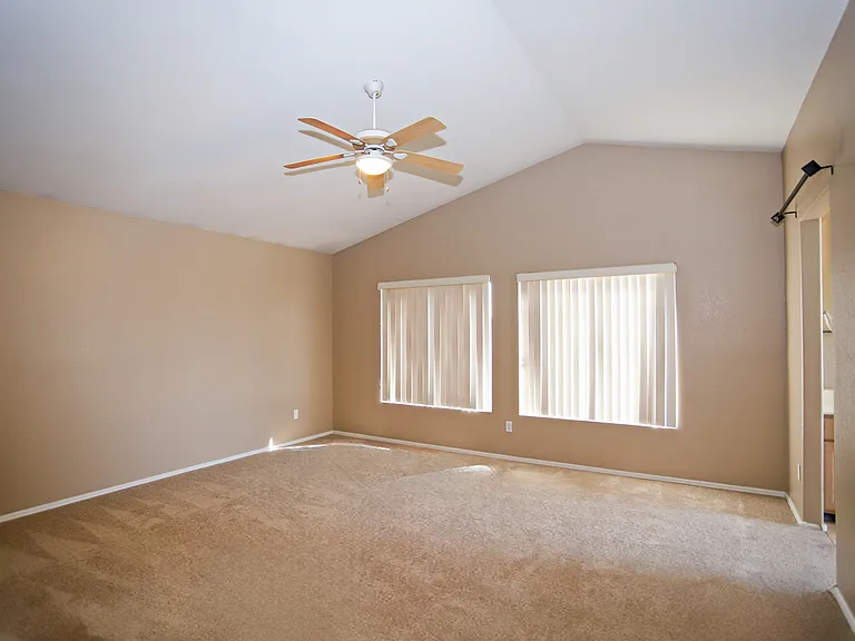 842 N Naples Dr — Photo 27