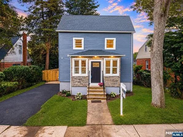 152 Washington Pl, Teaneck, NJ 07666