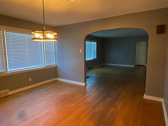 4th image of 2333 Southview Dr