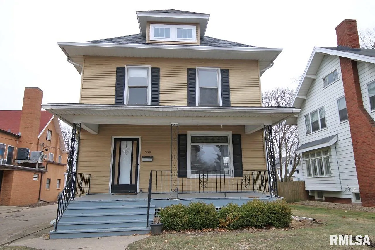 1216 N Elmwood Ave photo 1
