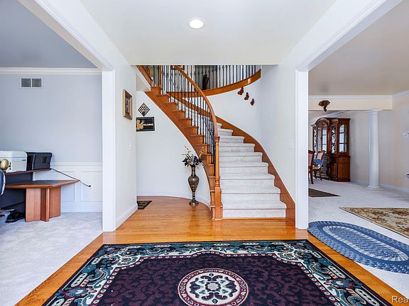 4th image of 461 Tanner Dr