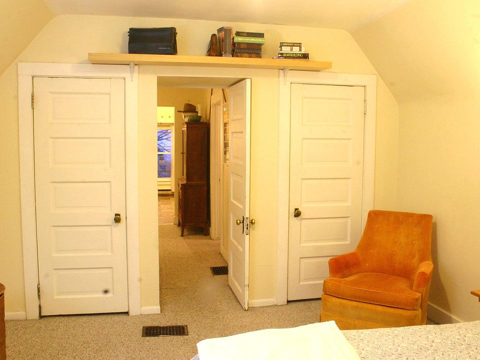 front bedroom towards closets