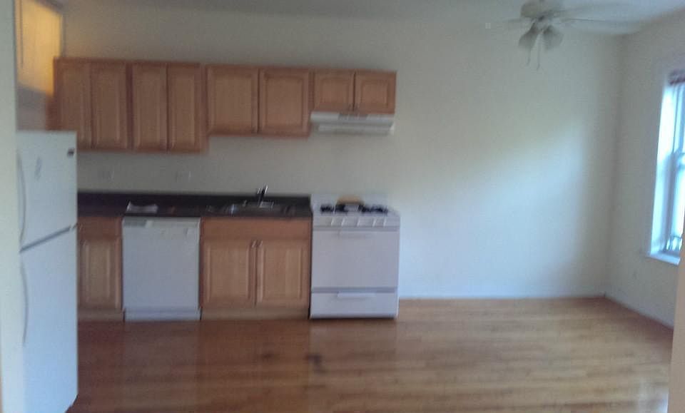2nd image of 2000 W Foster Ave Ste 1