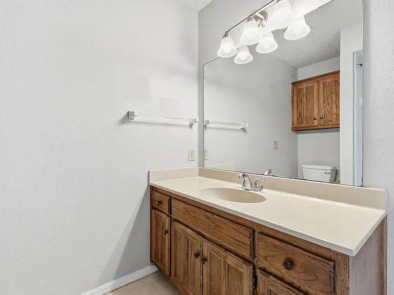 E 39th Pl Quadplex — Photo 16