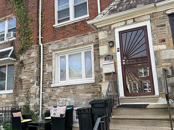 3rd image of 1728 Dallas St