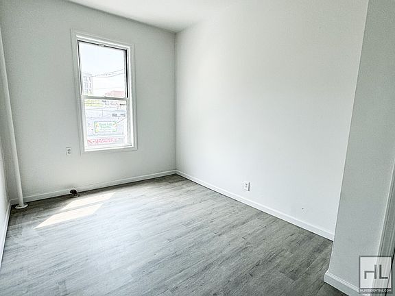 3rd image of 967 E 165th St #1A