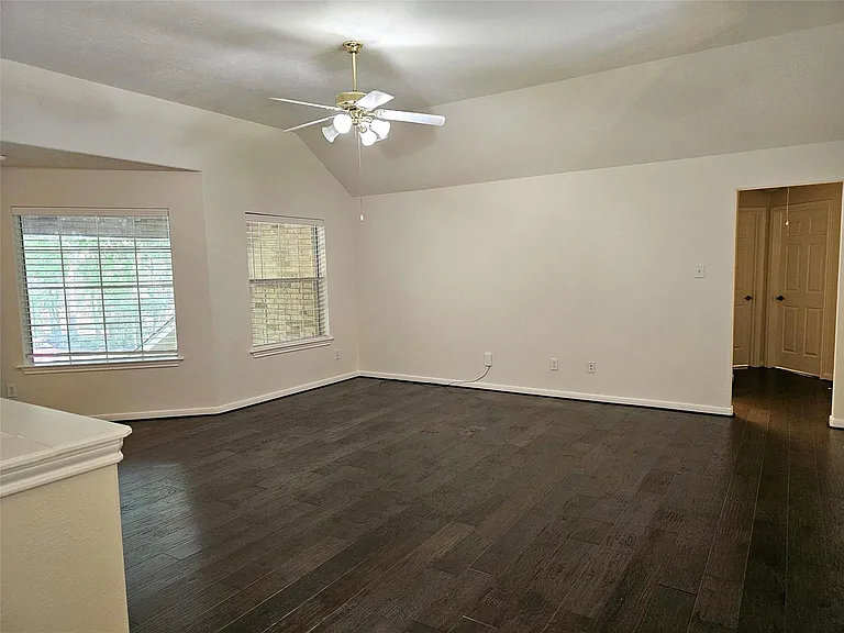 98 W Knightsbridge Dr — Photo 22