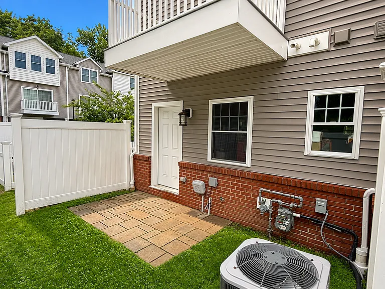 25 Naubuc Ave #5 — Photo 17