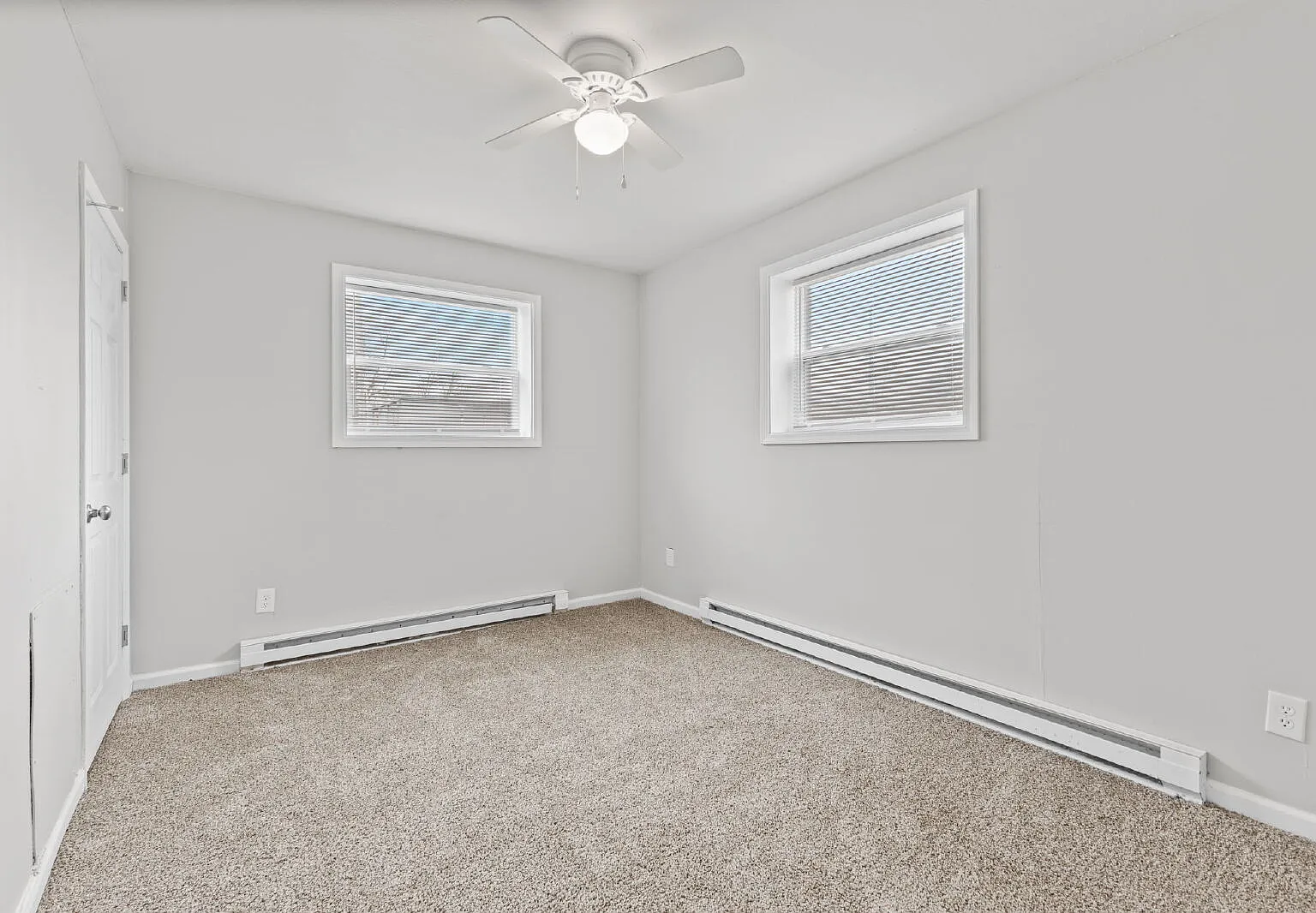 2 bed, 1.0 bath, 700 sqft, $1,100 — Photo 3
