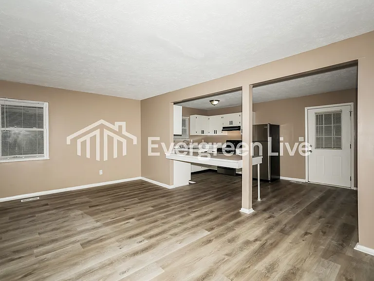 4635 N Sadlier Dr — Photo 2