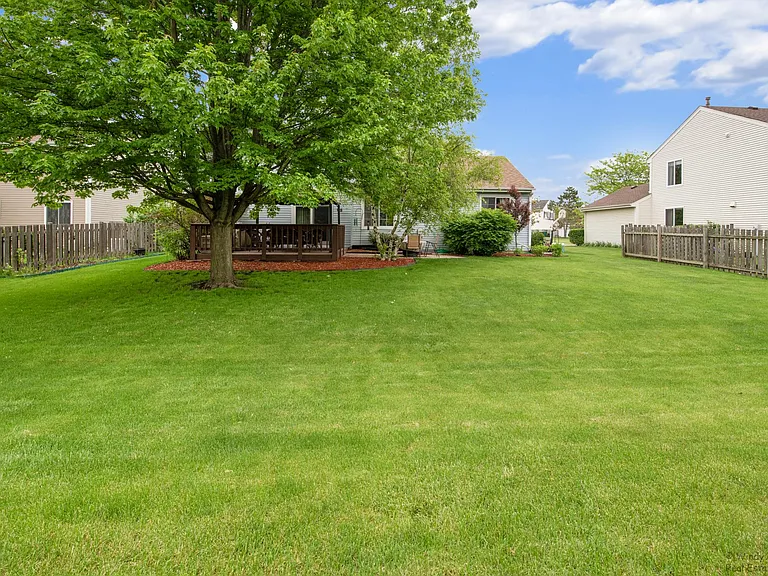 770 Waterford Ct — Photo 17