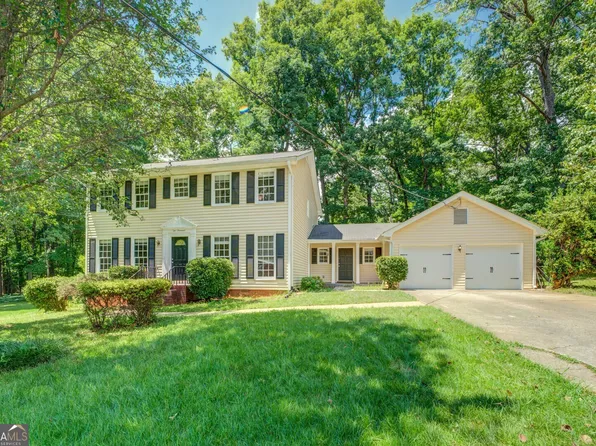 2000 Tudor Castle Cir, Decatur, GA 30035